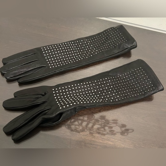 Neina Marcus/Brian Atwood Leather Gloves - Picture 1 of 6